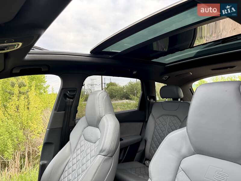 Внедорожник / Кроссовер Audi Q7 2021 в Киеве
