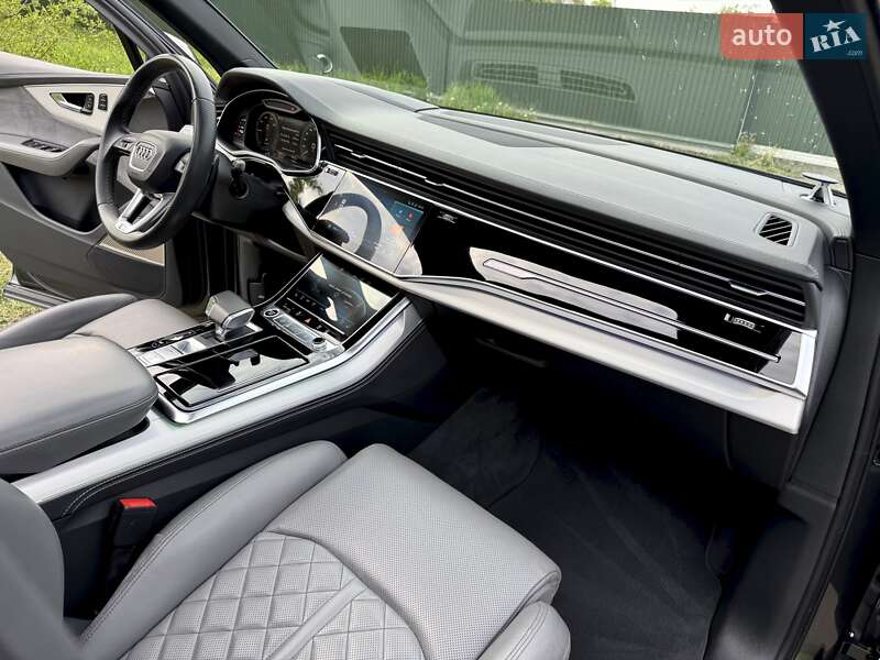Внедорожник / Кроссовер Audi Q7 2021 в Киеве