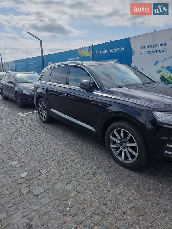 Внедорожник / Кроссовер Audi Q7 2017 в Шумске