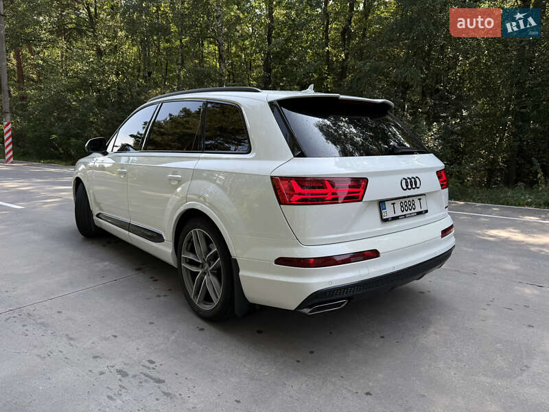 Внедорожник / Кроссовер Audi Q7 2017 в Хмельницком