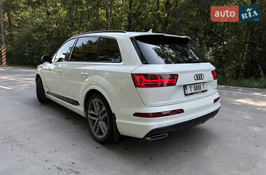 Внедорожник / Кроссовер Audi Q7 2017 в 