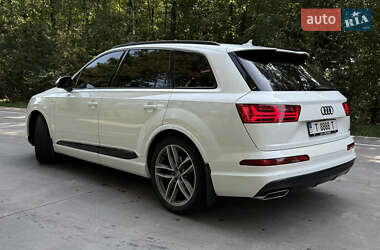 Внедорожник / Кроссовер Audi Q7 2017 в 
