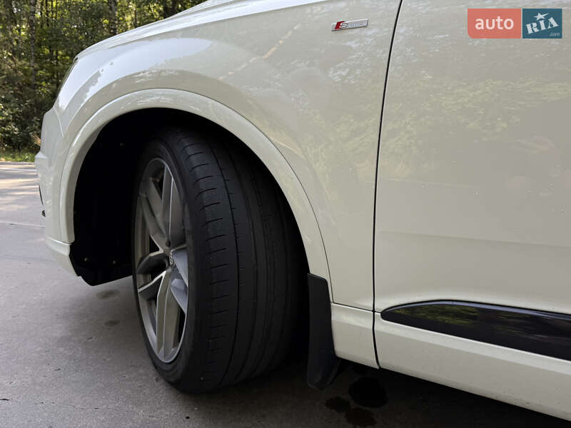 Внедорожник / Кроссовер Audi Q7 2017 в Хмельницком