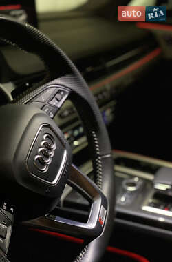Внедорожник / Кроссовер Audi Q7 2017 в 