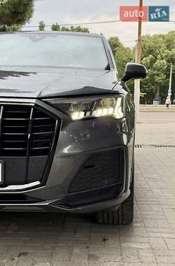 Внедорожник / Кроссовер Audi Q7 2021 в 