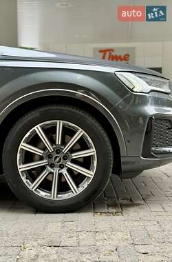 Внедорожник / Кроссовер Audi Q7 2021 в 