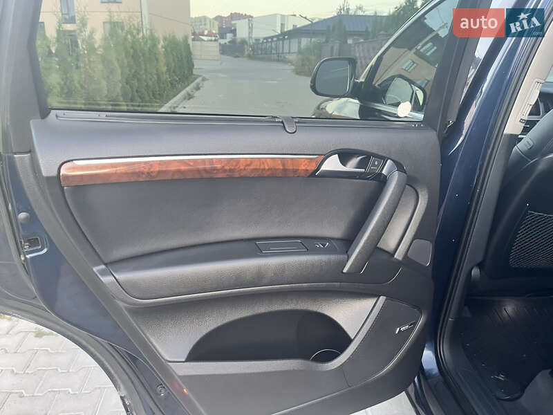 Позашляховик / Кросовер Audi Q7 2013 в Рівному