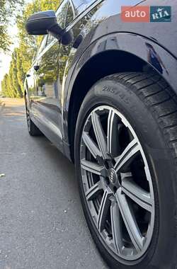 Внедорожник / Кроссовер Audi Q7 2016 в 