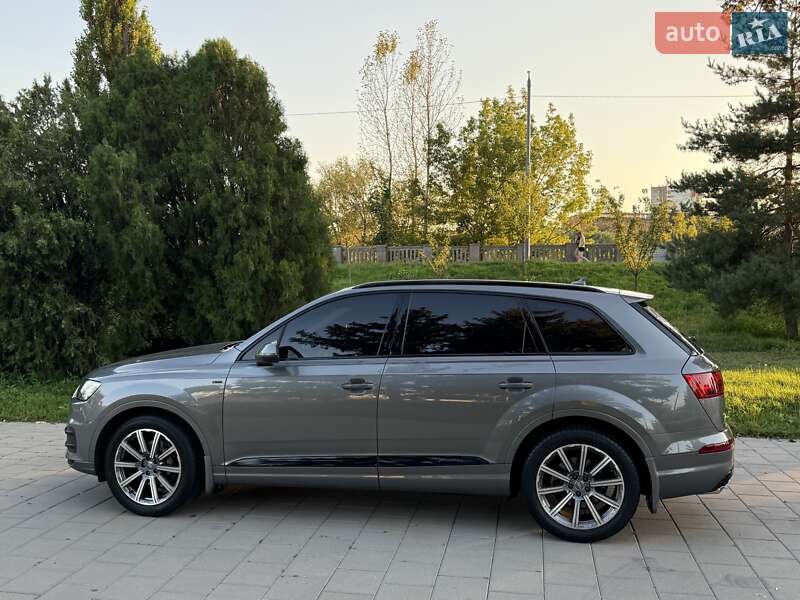 Внедорожник / Кроссовер Audi Q7 2017 в 