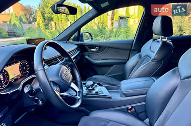 Внедорожник / Кроссовер Audi Q7 2015 в 