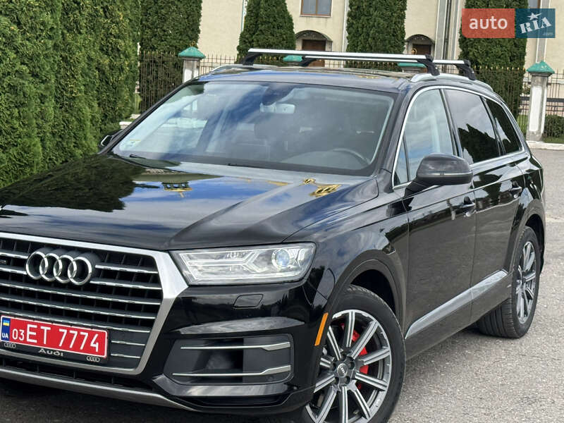 Внедорожник / Кроссовер Audi Q7 2017 в 
