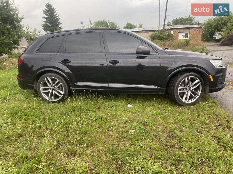 Внедорожник / Кроссовер Audi Q7 2016 в Ровно