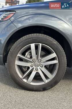 Внедорожник / Кроссовер Audi Q7 2013 в 