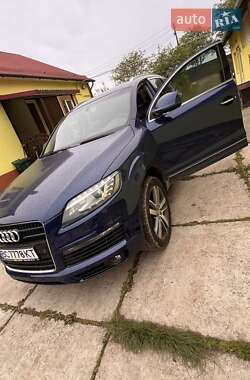 Внедорожник / Кроссовер Audi Q7 2015 в 
