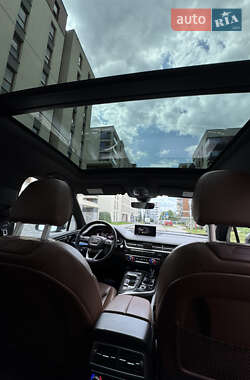 Внедорожник / Кроссовер Audi Q7 2017 в 