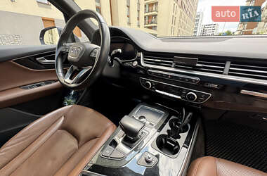 Внедорожник / Кроссовер Audi Q7 2017 в 