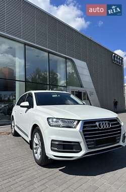 Позашляховик / Кросовер Audi Q7 2016 в 