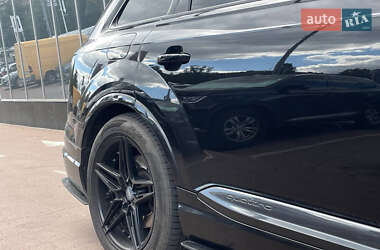 Внедорожник / Кроссовер Audi Q7 2017 в 