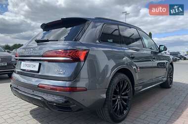Позашляховик / Кросовер Audi Q7 2021 в 