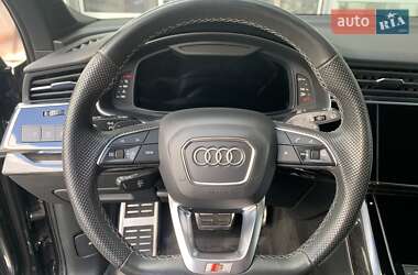 Позашляховик / Кросовер Audi Q7 2021 в 