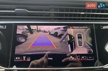 Позашляховик / Кросовер Audi Q7 2021 в 