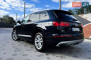 Внедорожник / Кроссовер Audi Q7 2016 в 