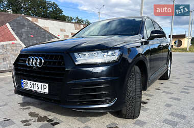 Внедорожник / Кроссовер Audi Q7 2016 в 