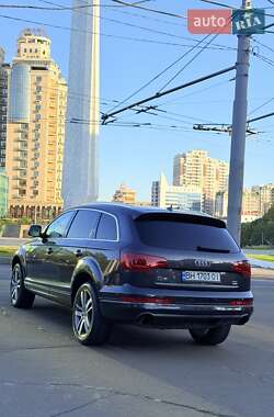 Внедорожник / Кроссовер Audi Q7 2012 в 