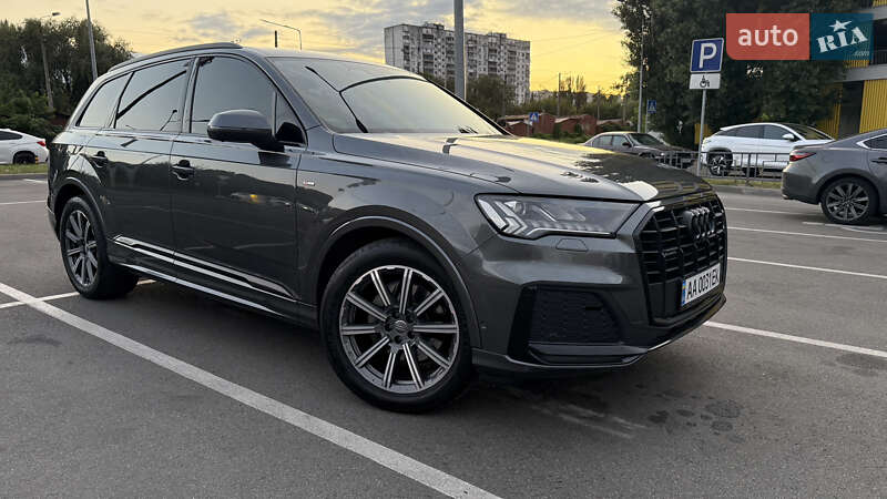 Внедорожник / Кроссовер Audi Q7 2020 в 