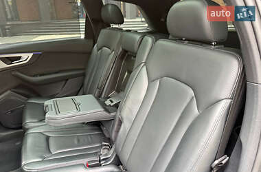 Внедорожник / Кроссовер Audi Q7 2016 в 