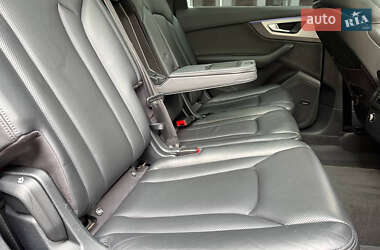 Внедорожник / Кроссовер Audi Q7 2016 в 