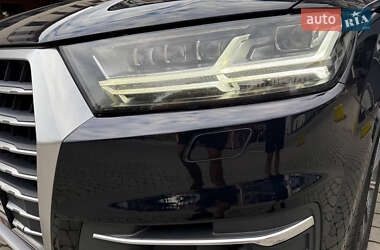 Внедорожник / Кроссовер Audi Q7 2016 в 