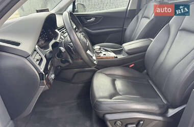 Внедорожник / Кроссовер Audi Q7 2017 в 