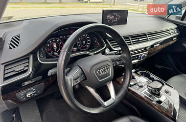 Внедорожник / Кроссовер Audi Q7 2017 в 