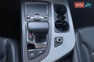 Внедорожник / Кроссовер Audi Q7 2016 в 