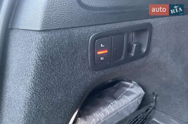 Внедорожник / Кроссовер Audi Q7 2016 в 
