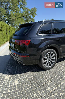 Внедорожник / Кроссовер Audi Q7 2019 в 