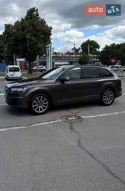Позашляховик / Кросовер Audi Q7 2016 в 