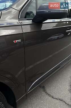 Позашляховик / Кросовер Audi Q7 2016 в 