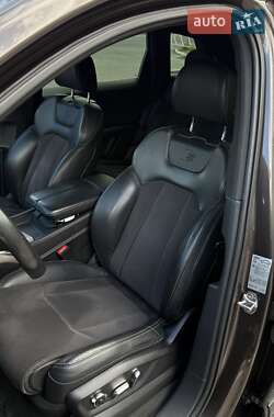 Позашляховик / Кросовер Audi Q7 2016 в 