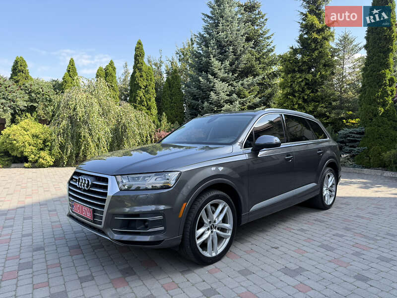 Внедорожник / Кроссовер Audi Q7 2018 в 