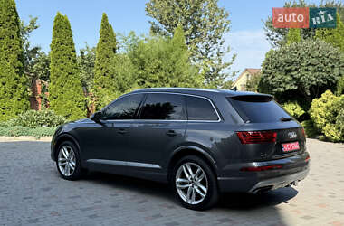 Внедорожник / Кроссовер Audi Q7 2018 в 