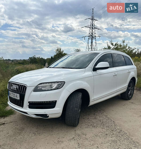 Внедорожник / Кроссовер Audi Q7 2011 в 
