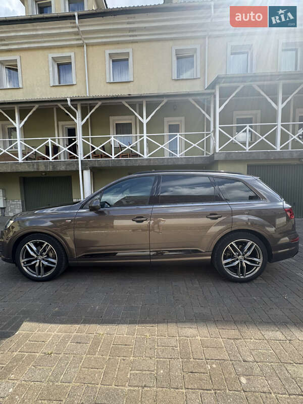 Внедорожник / Кроссовер Audi Q7 2017 в Судовой Вишне