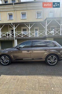 Позашляховик / Кросовер Audi Q7 2017 в 