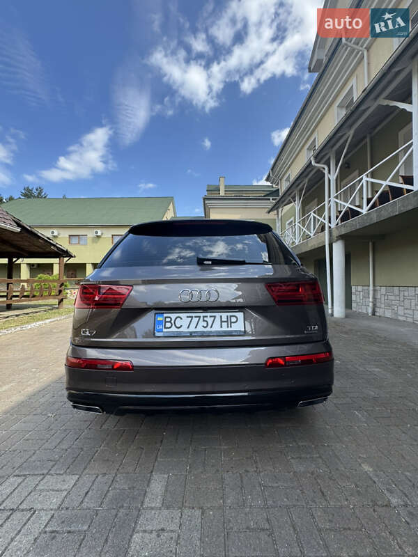 Внедорожник / Кроссовер Audi Q7 2017 в Судовой Вишне
