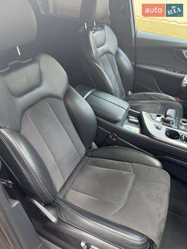 Внедорожник / Кроссовер Audi Q7 2017 в Судовой Вишне