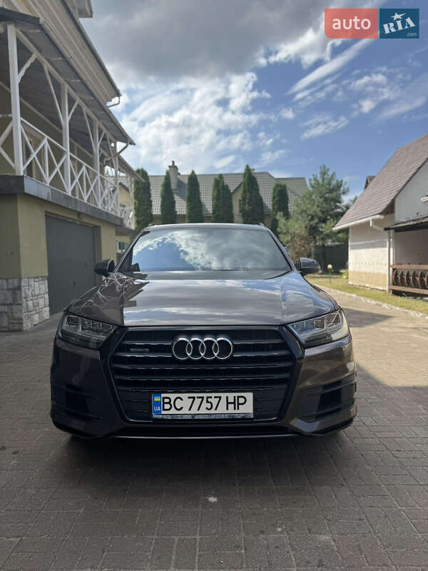 Внедорожник / Кроссовер Audi Q7 2017 в Судовой Вишне