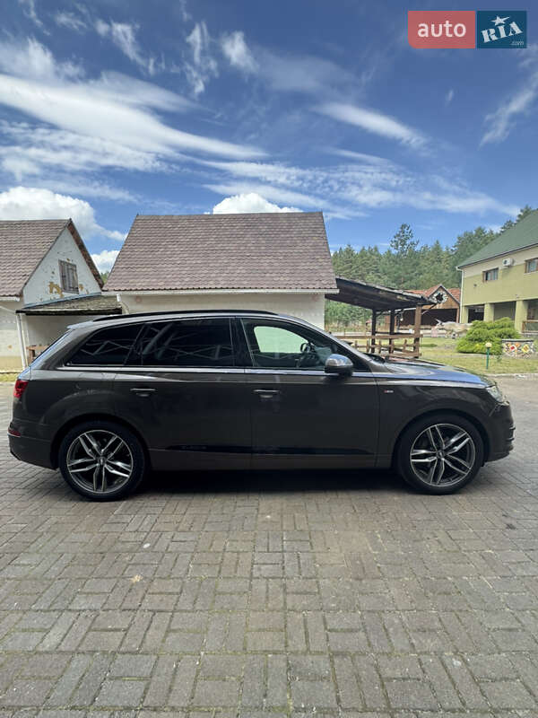 Внедорожник / Кроссовер Audi Q7 2017 в Судовой Вишне