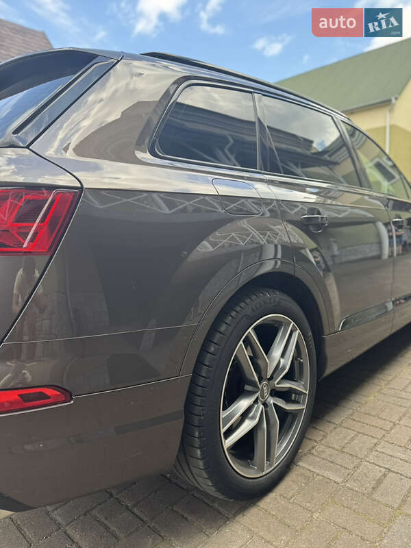 Внедорожник / Кроссовер Audi Q7 2017 в Судовой Вишне